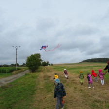 Vyletěl si pyšný drak.....